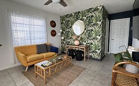 Miami'S Cozy Tropical Getaway